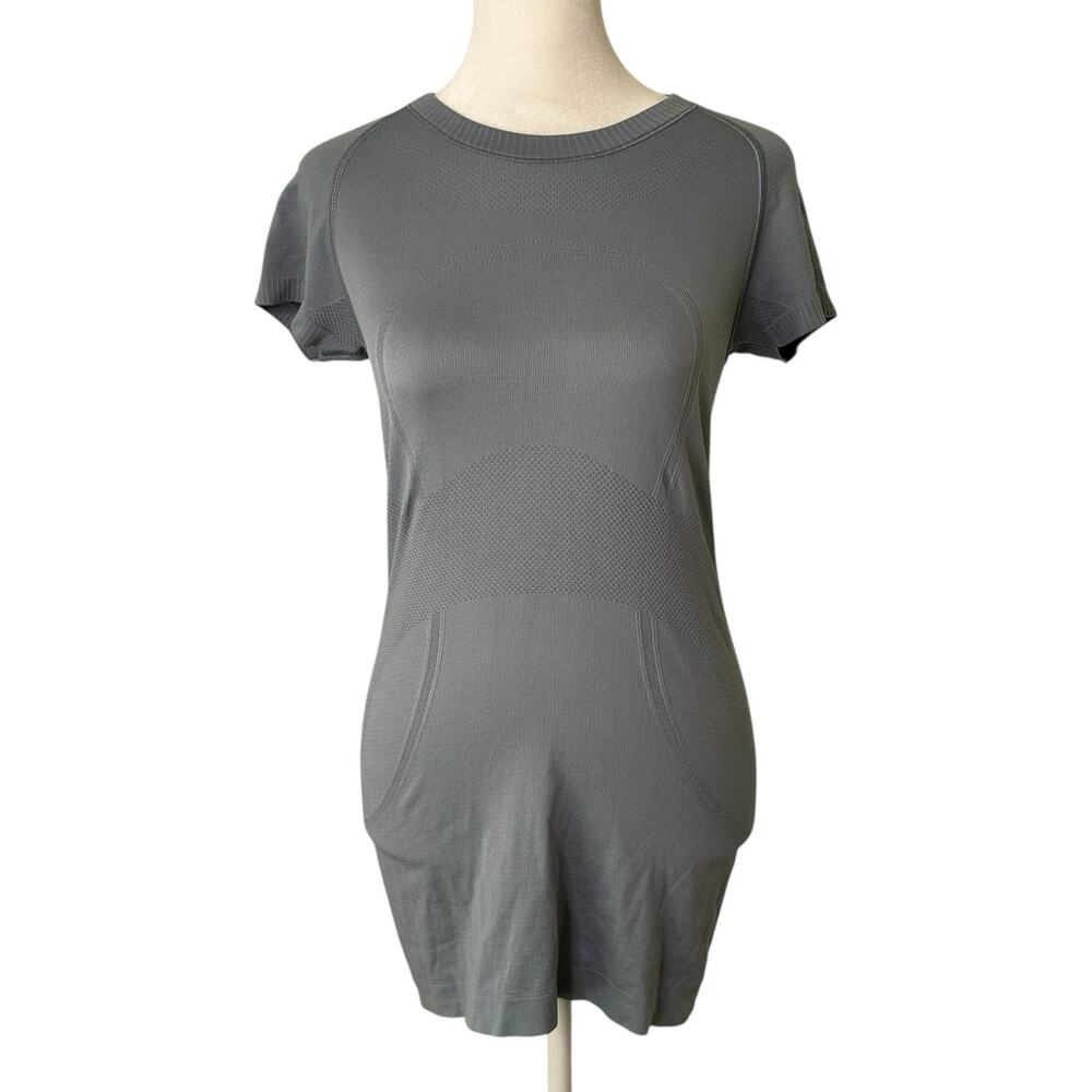 Lululemon blue Swiftly Tech short sleeve tee size 6